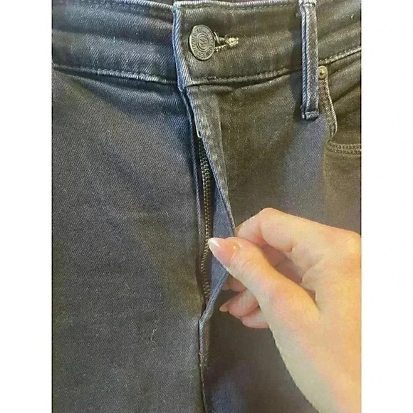 Mother Women's the stunner two step ankle fray dark wash holding hands size 27 - Picture 7 of 9